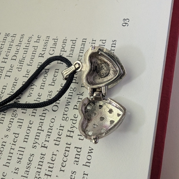 Heart-Shaped Silver Locket Necklace - Picture 4 of 7